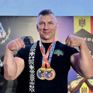 Gundars Blūmanis ar 2024. gada Pasaules čempionāta medaļām